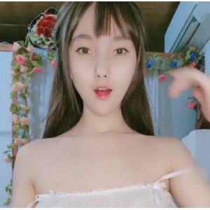 粉红色宿舍直播：小英38v35g，百度收藏热度飙升！