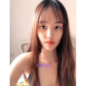 她独特的魅力和表现力征服了观众，成为了一颗耀眼的明星。不要错过这个5v8.7g的精彩视频，收藏起来，随时回味阿桃的精彩表现！