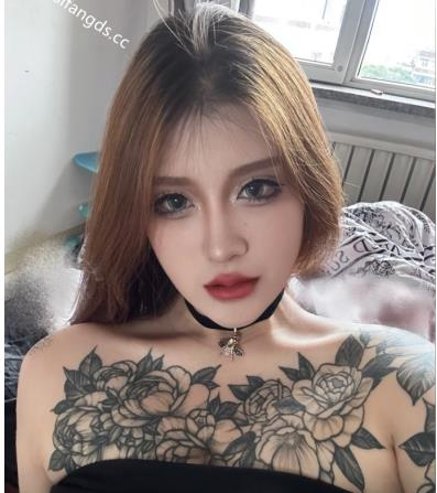 迷人高颜值网红大野驴露脸纹身视频1个