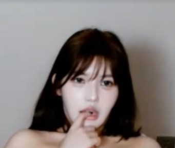 自行打包SP站顶级主播elyn520520最新自录视频1V323M，10月26号开票