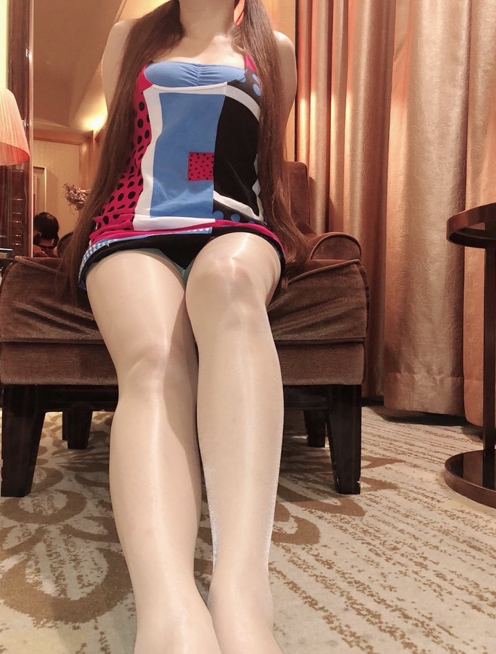 推特油亮丝袜控91桃夭yenaifa小合集视频4G，包含视频、图片与GIF