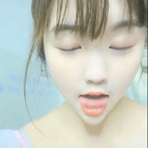 斗鱼新晋人气童颜软萌美少女小妲己萌妹有尺度合集27V387M，水中比基尼仙女