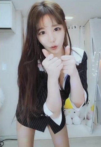 优质网红私人订制合集heartmhoney最新发布1V8G,精选内容