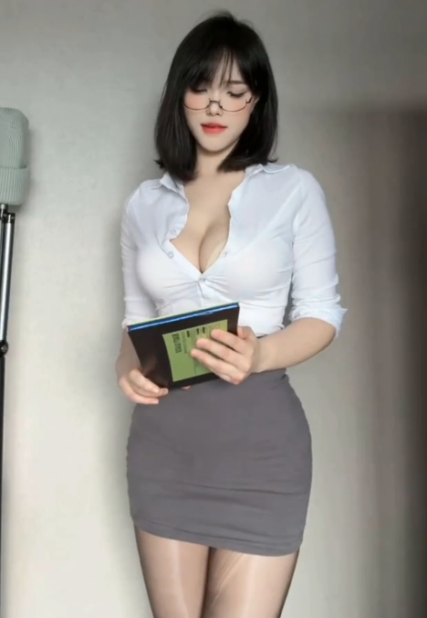 秘圈琳铛超反差私房合集2.75G动作大胆