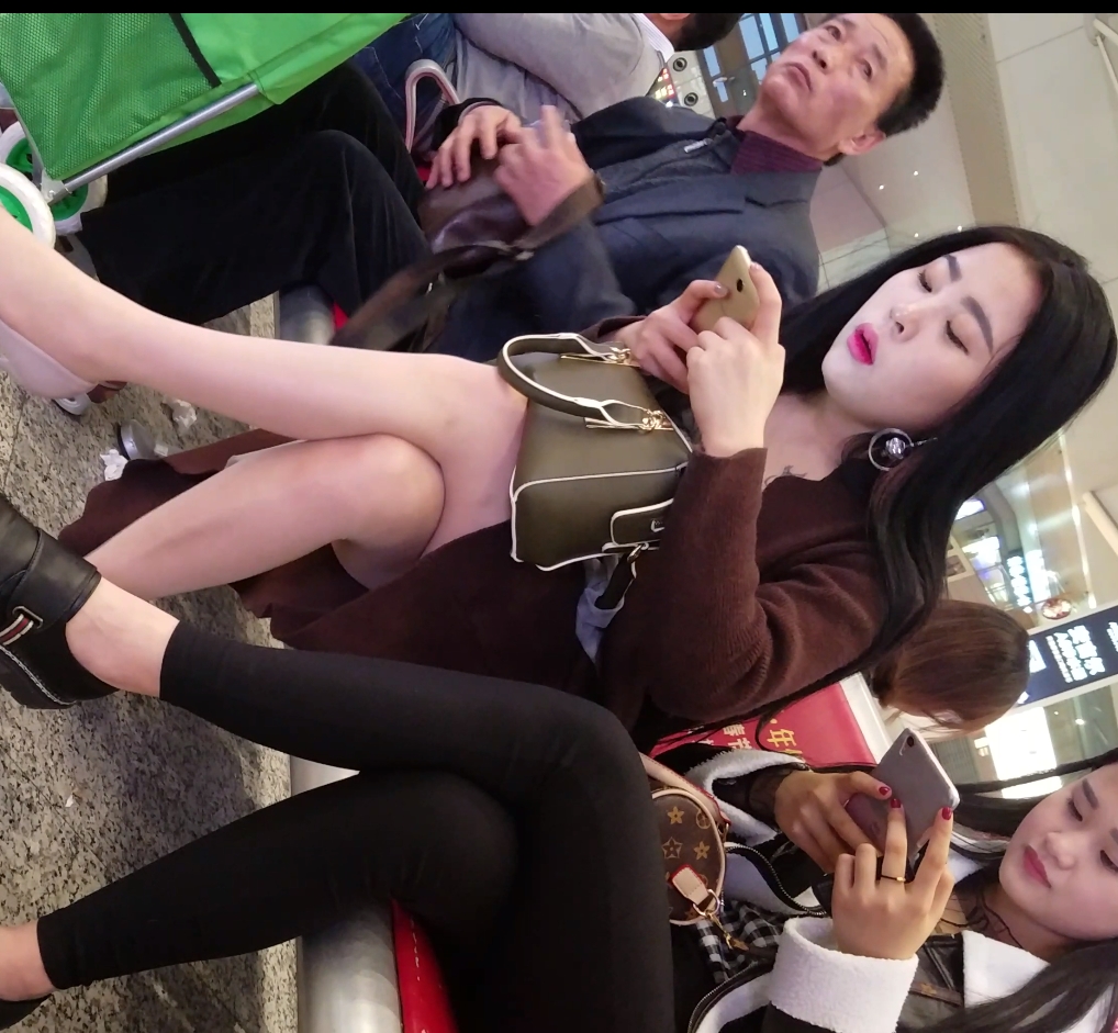 街拍合集车站清凉瞬间22V19.1G素人穿搭