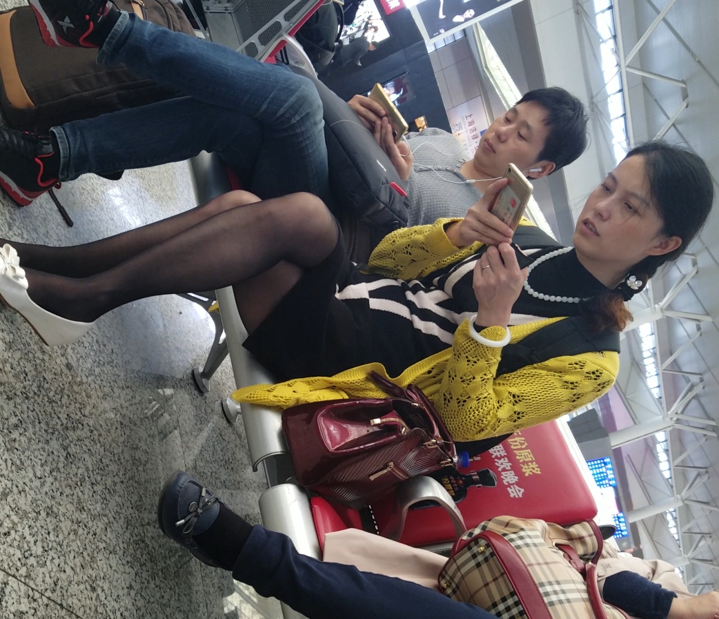 街拍合集车站清凉瞬间22V19.1G素人穿搭