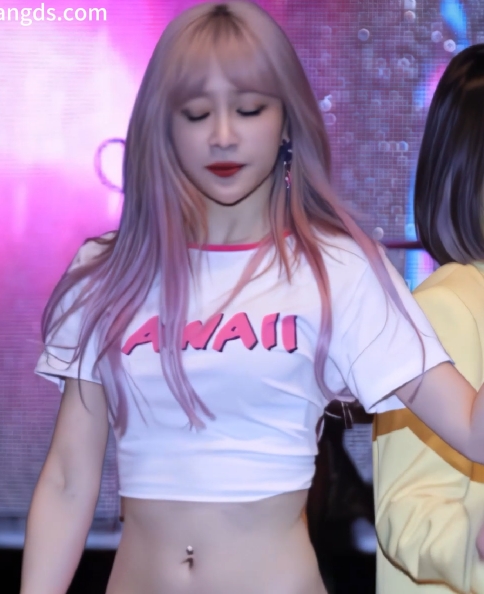 饭拍AI去衣女团热舞2V322M丝滑绝了