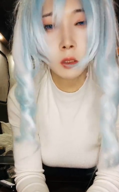 微博水银灯雪女cos顶流95M1V劲爆