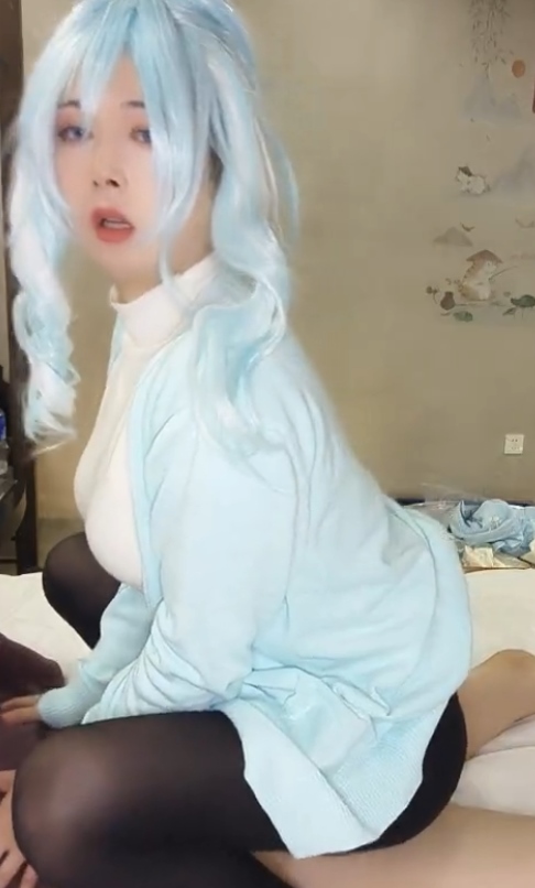 微博水银灯雪女cos顶流95M1V劲爆