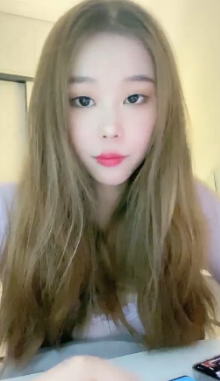 套路直播白桃第一视角私密互动1V524MB湿身诱惑